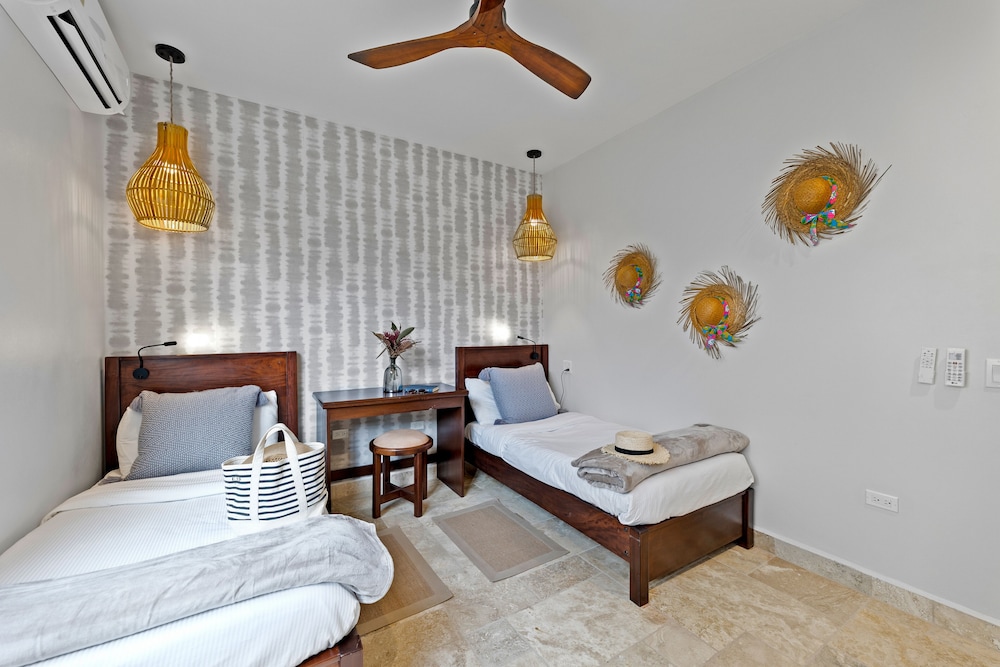 2 Bedroom Sea Villa with Pool photo 2
