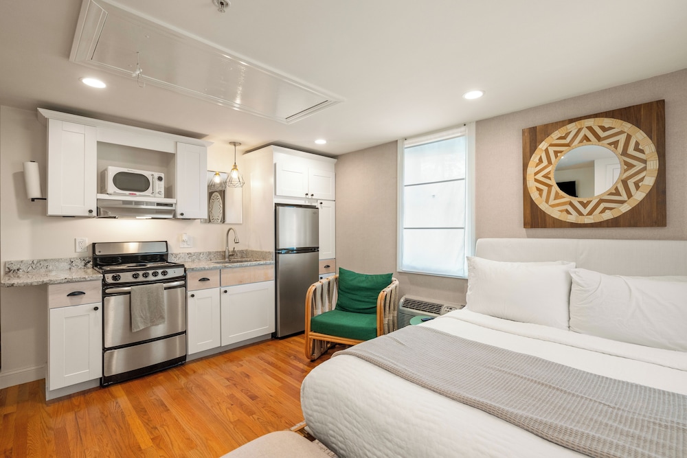 Deluxe Studio Suite