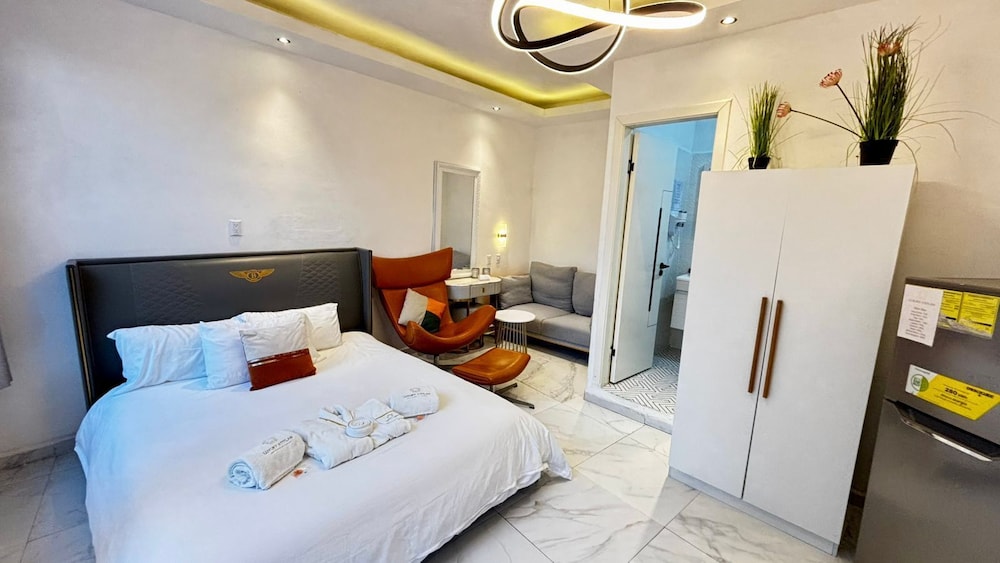 Standard Studio, 1 Queen Bed