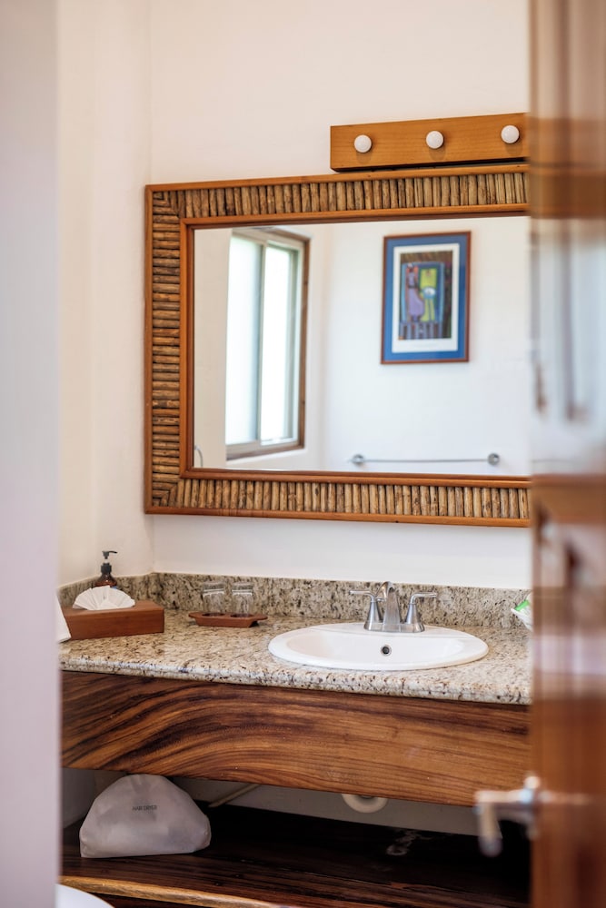 Deluxe Room, 1 King Bed, Balcony, Sea Facing - Photo 14
