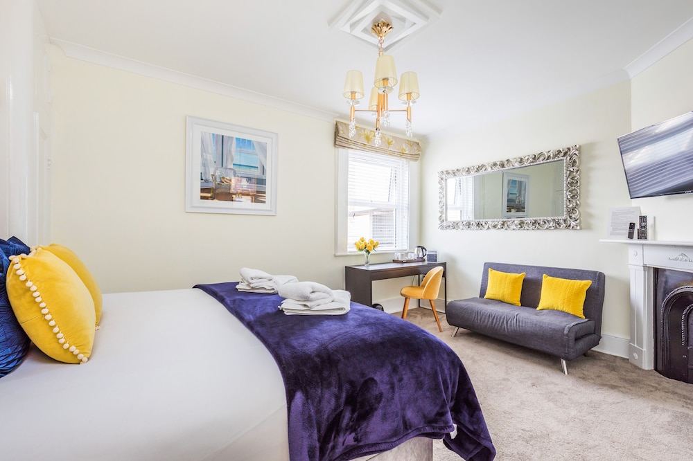 Family Room - Photo 4