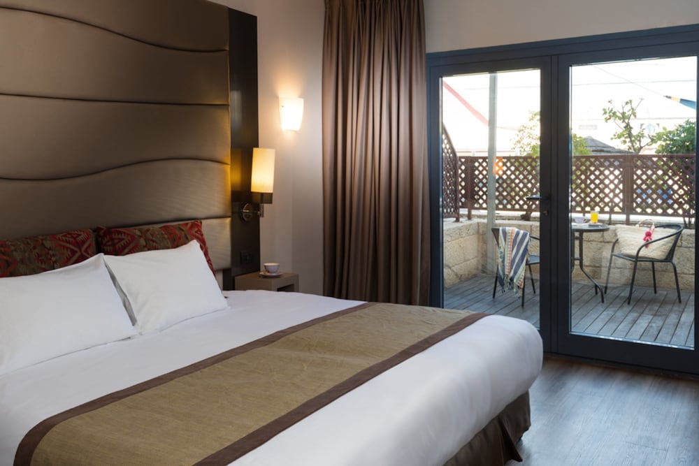 Superior Room with Balcony - Photo 5
