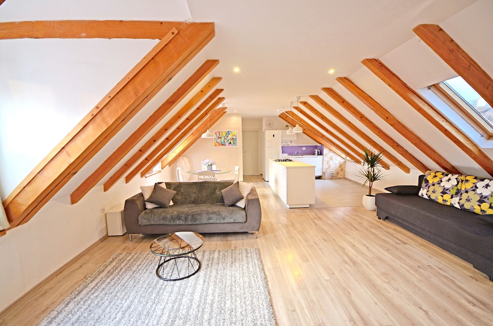 Penthouse (Cindro Pallace)