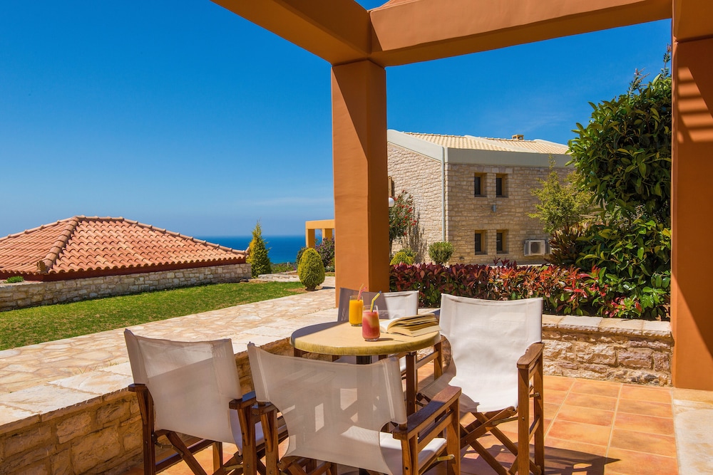 Villa, 2 Bedrooms, Sea View, Poolside photo 3
