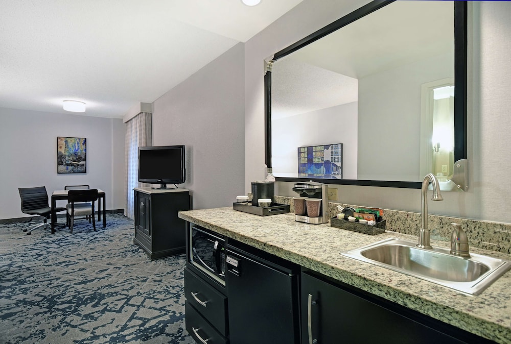 Standard Suite, Non Smoking (2 Double Beds with Sofa Bed) - Photo 3