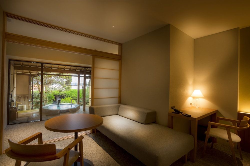 Luxury Room, Non Smoking, Bathtub (42㎡) photo 3