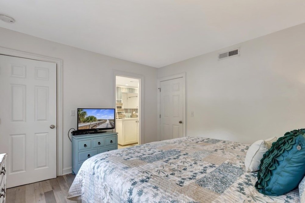 Condo, 2 Bedrooms
