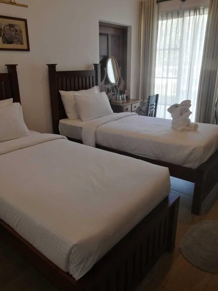 Deluxe Double or Twin Room, 1 King Bed photo 3