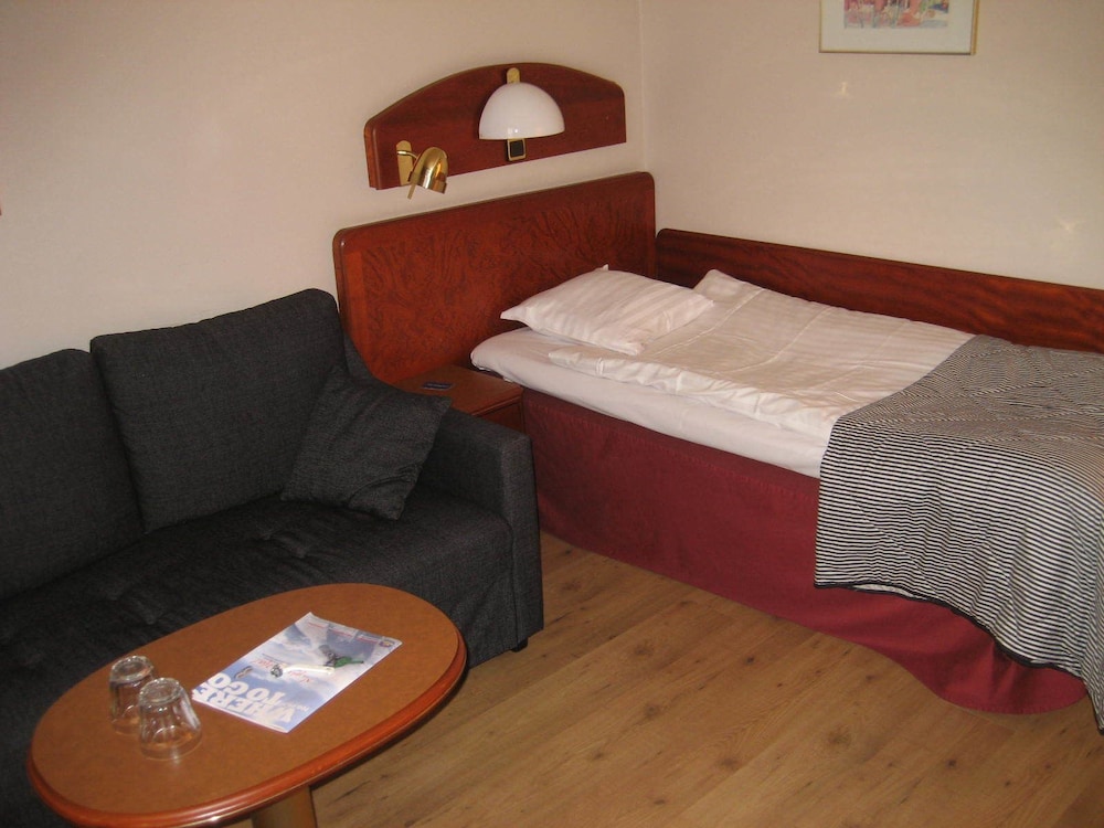 Standard Room, 1 Twin Bed, Non Smoking - Photo 2