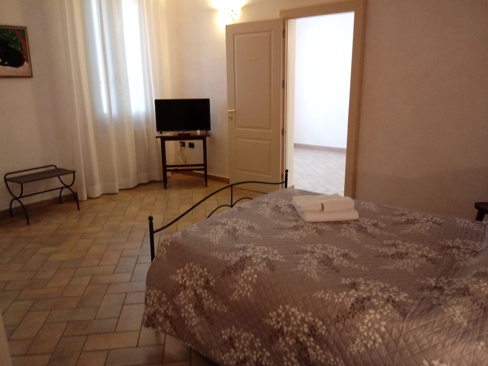 Traditional Double Room, Shared Bathroom (Il Salice) photo 1
