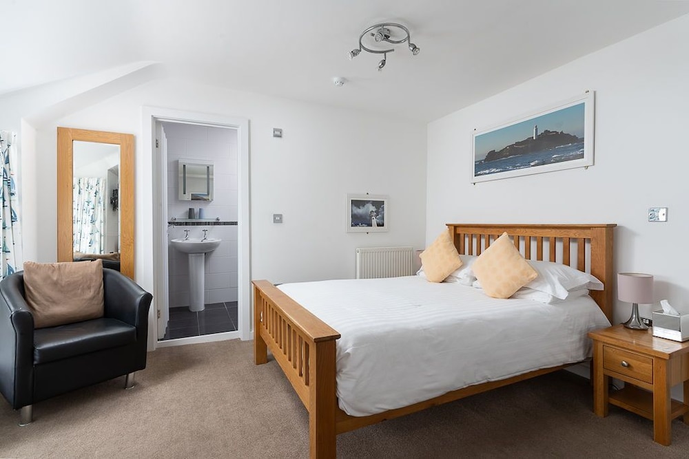Classic Double Room, Ensuite, Bay View photo 3