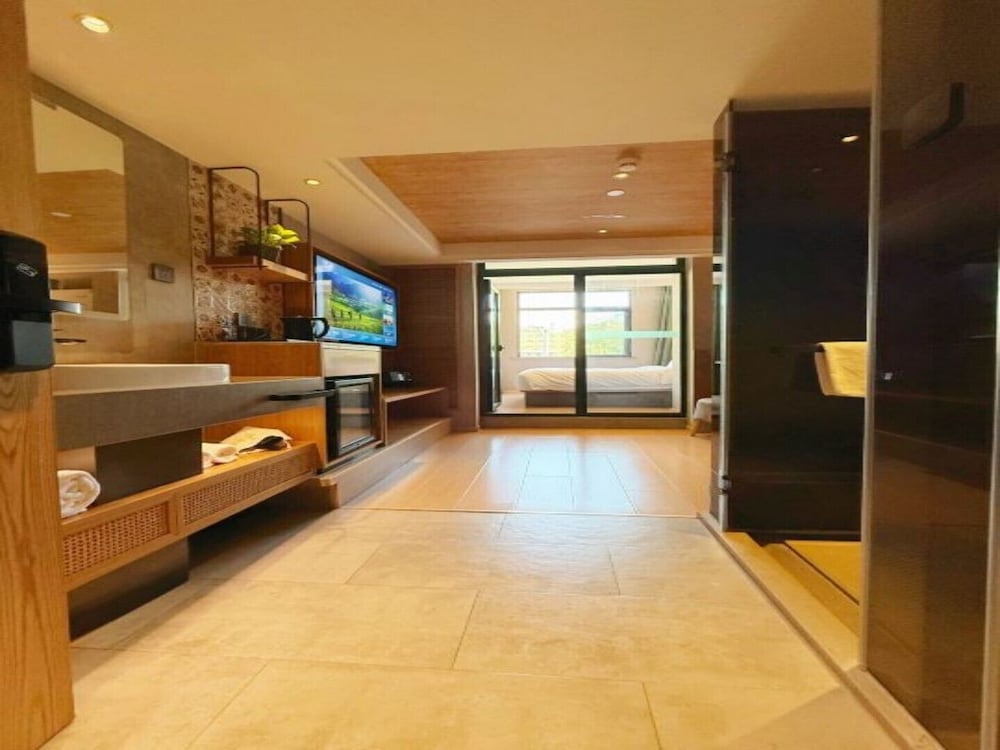 Executive Suite, City View