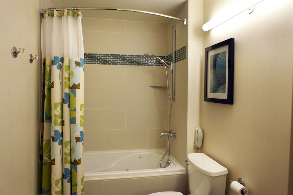 Penthouse, 1 King Bed with Sofa bed (Kapiolani Suite, City/Mountain View) - Photo 8