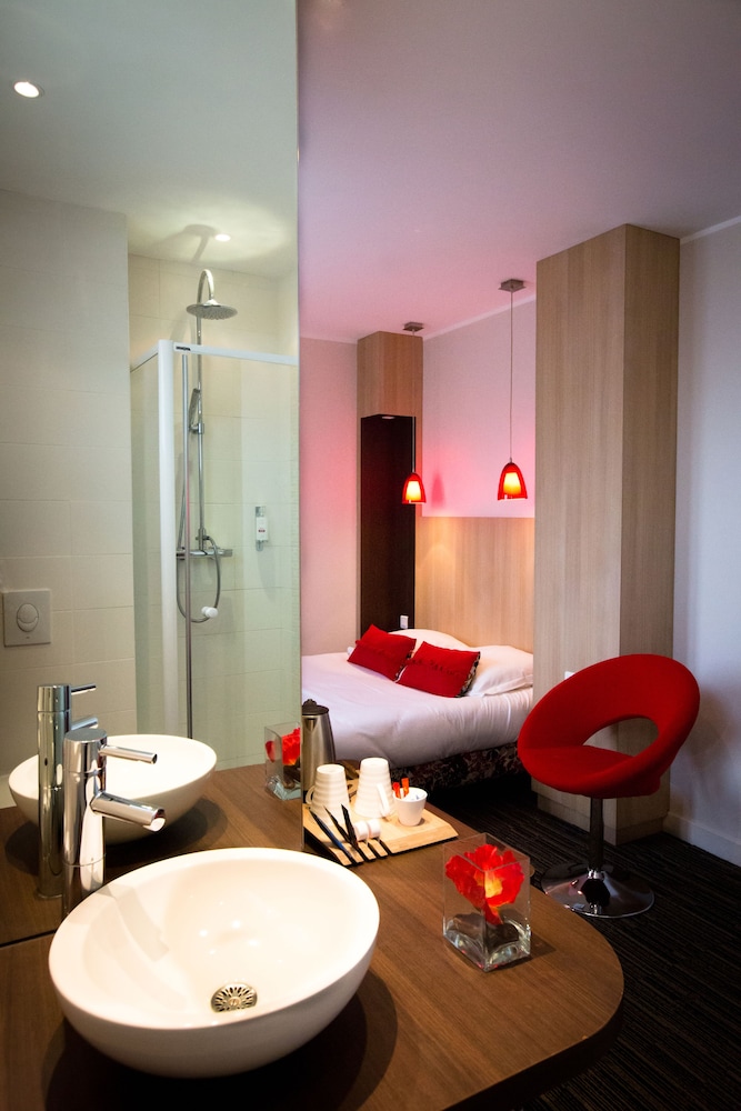 Standard Room, 1 Queen Bed, Non Smoking - Photo 4
