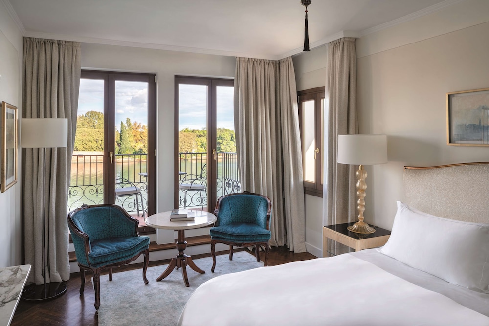Available room thumbnail 6