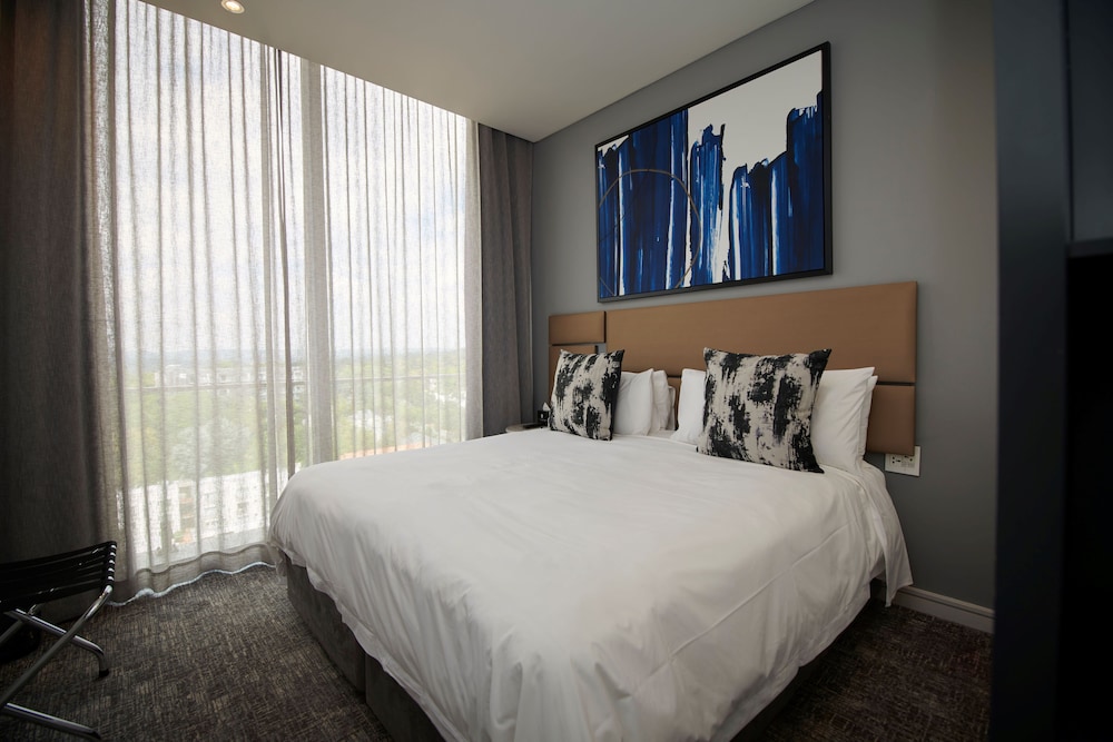 Standard Room, 1 King Bed photo 2