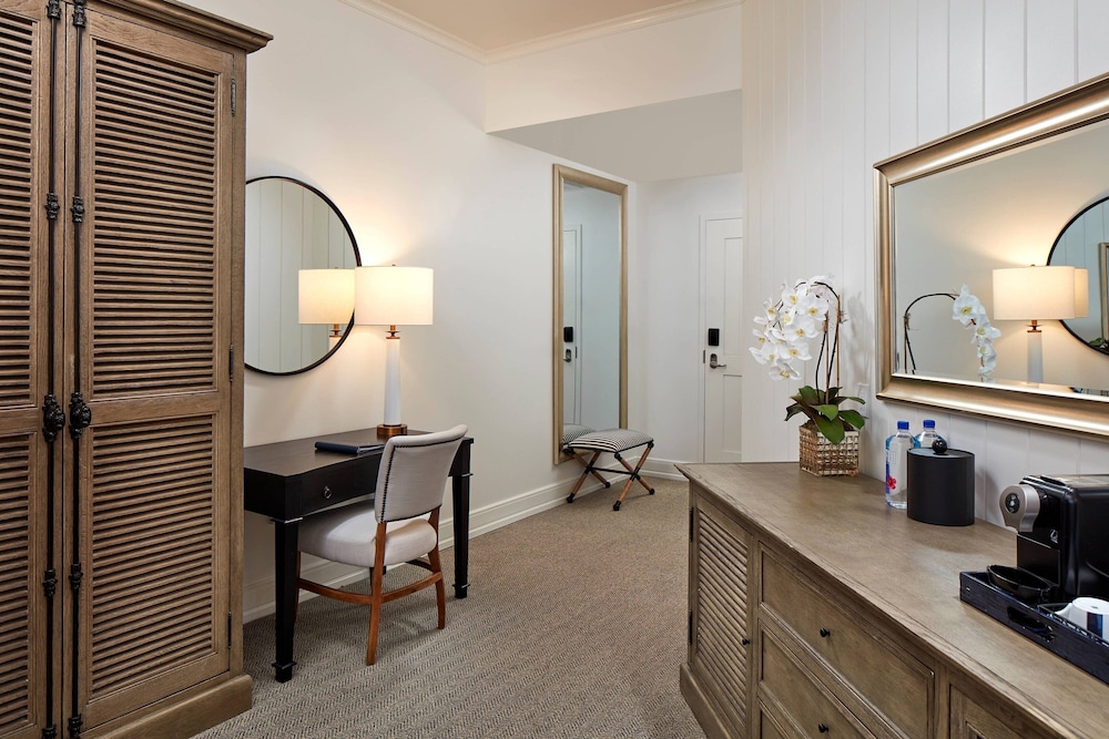 Classic Room, 1 King Bed (Hearing Accessible) - Photo 4