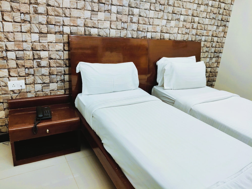 Deluxe Room - Photo 7