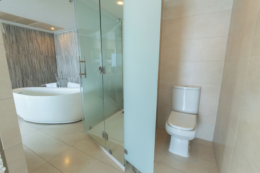 Premium Suite, 1 King Bed, Sea View (Single) - Photo 10