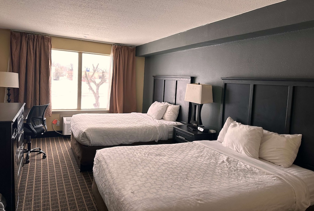Room, 2 Queen Beds, Non Smoking - Photo 1