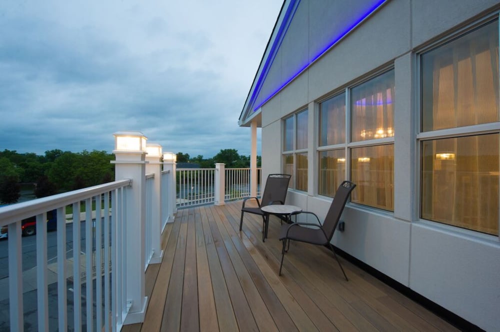 Suite, 1 King Bed, Balcony, River View (with Sofabed) - Photo 6