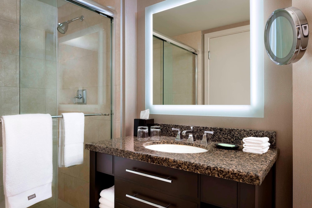 Premium Room, Multiple Beds - Photo 6