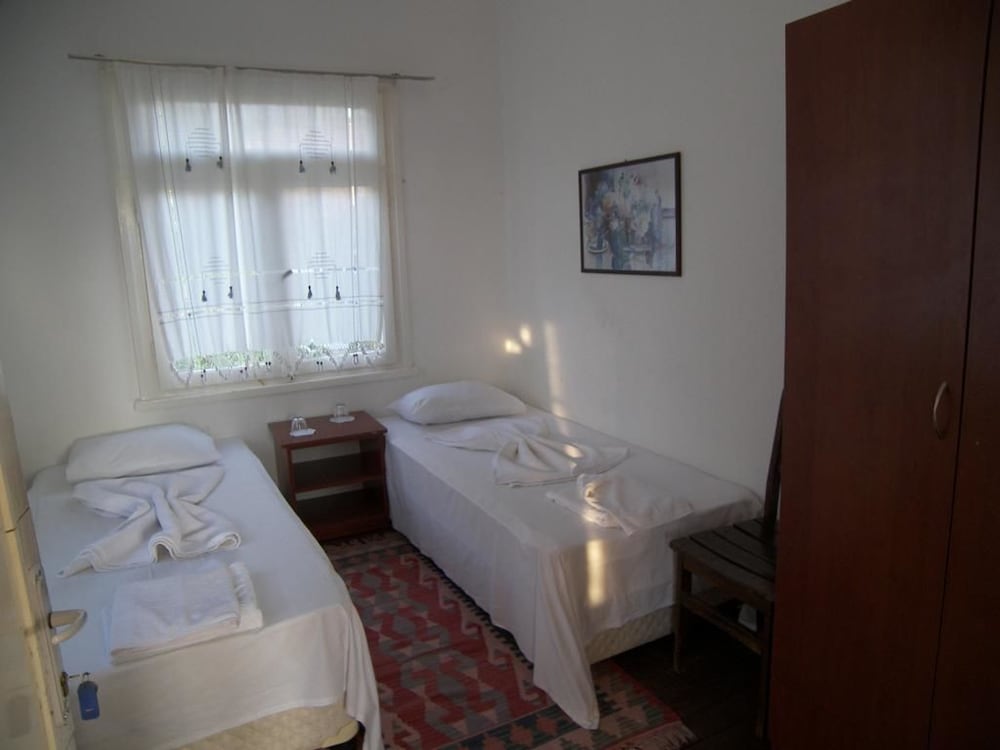 Standard Twin Room, Shared Bathroom photo 2