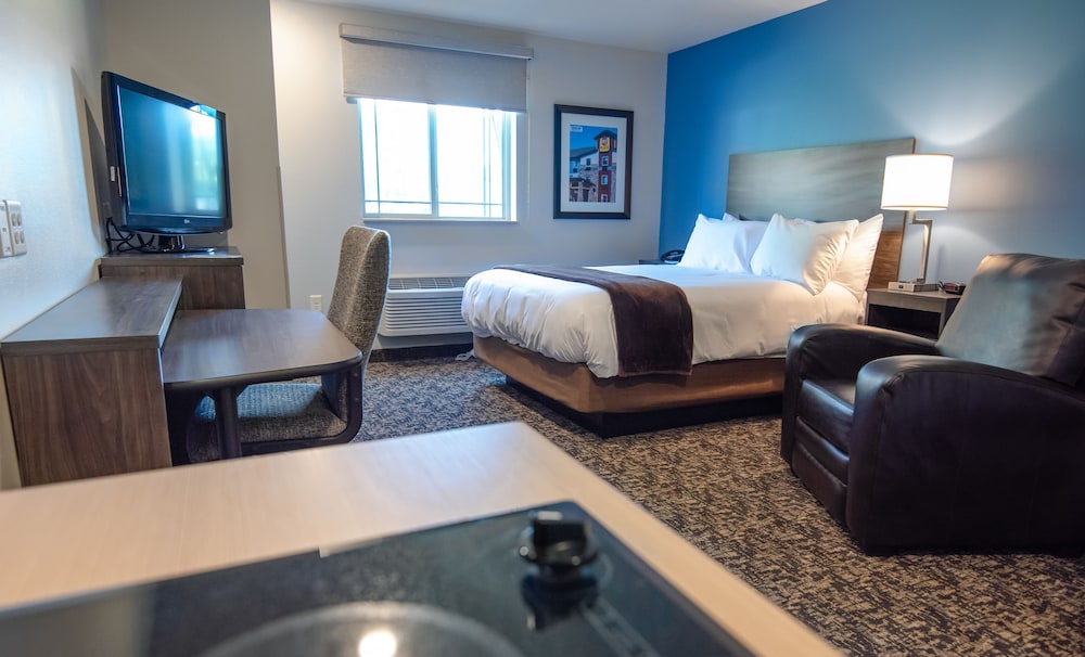 Room, 1 Queen Bed (Recliner) - Photo 2