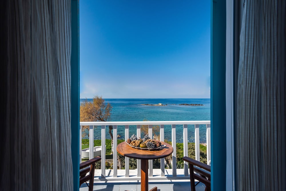 Deluxe Double Room, Sea Facing - Photo 2