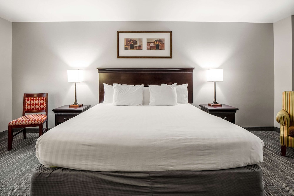 Room, 1 King Bed with Sofa bed, Accessible, Non Smoking (Hearing Impaired Accessible) - Photo 1