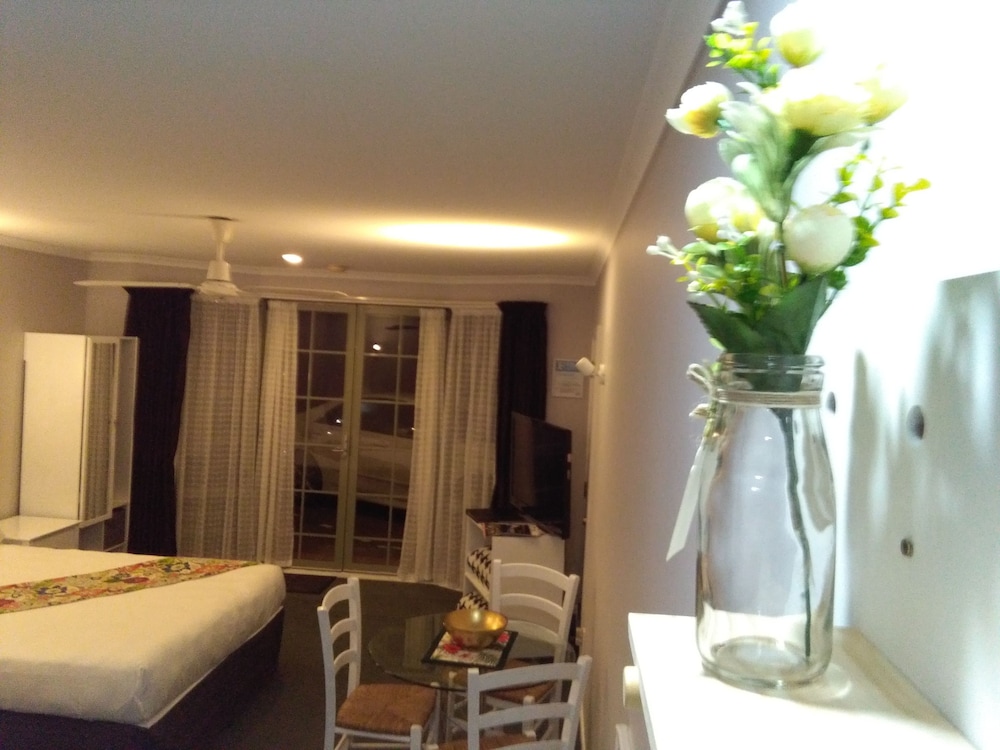 Business Studio Suite, Multiple Beds, Jetted Tub photo 2