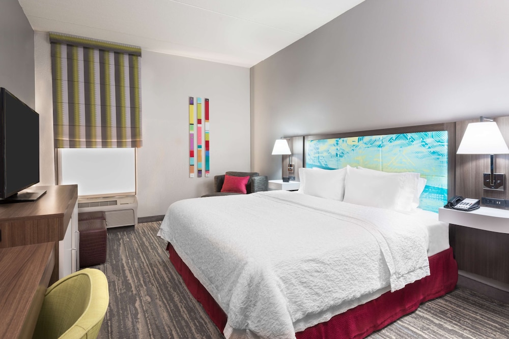 Standard Room, 1 King Bed, Accessible, Roll-In Shower, Non Smoking - Photo 3