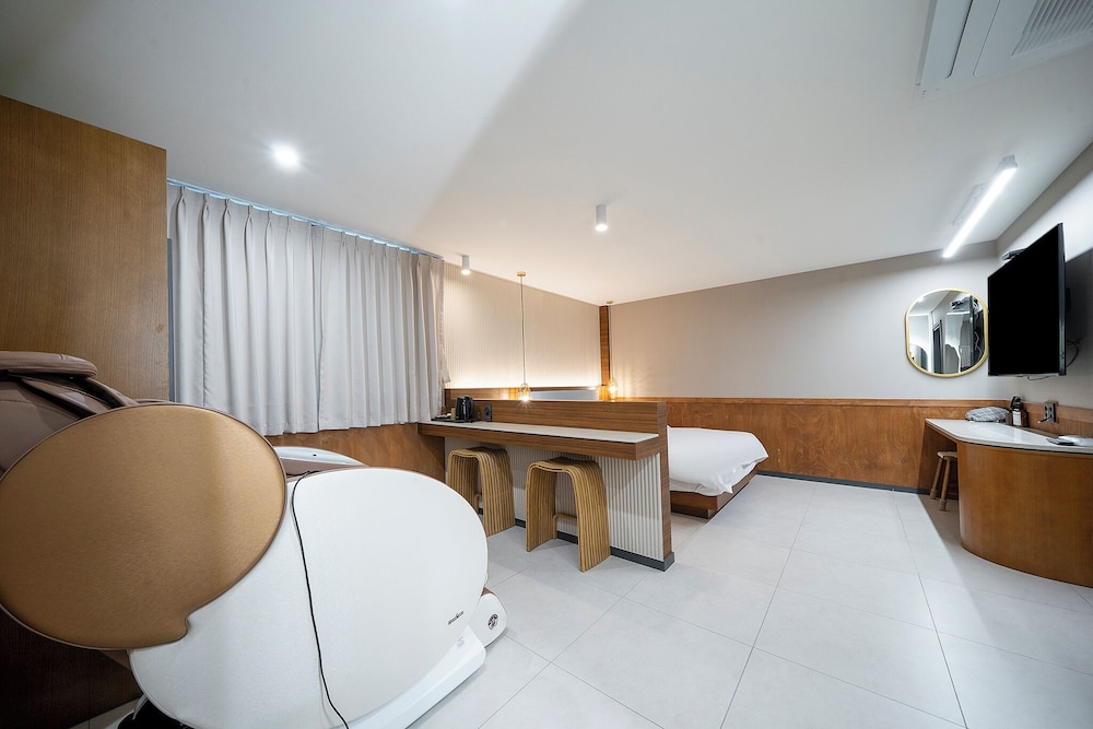 Premium Room - Photo 14