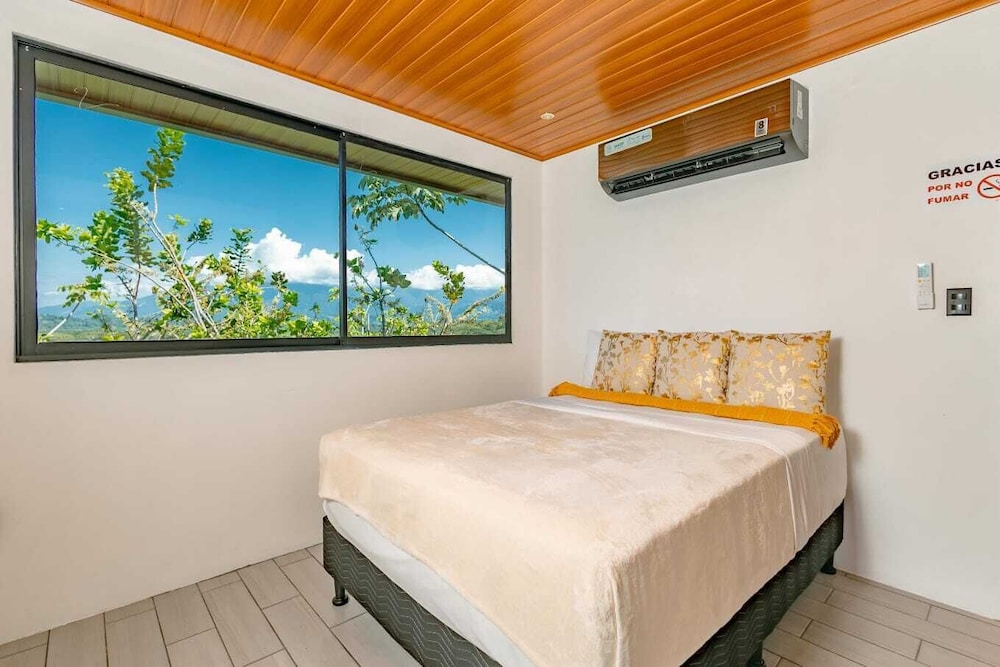 Suite, Balcony, Mountain View