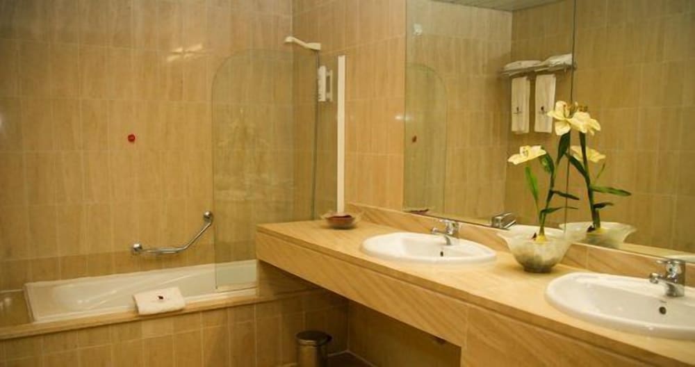 Standard Double Room, City View - Photo 4