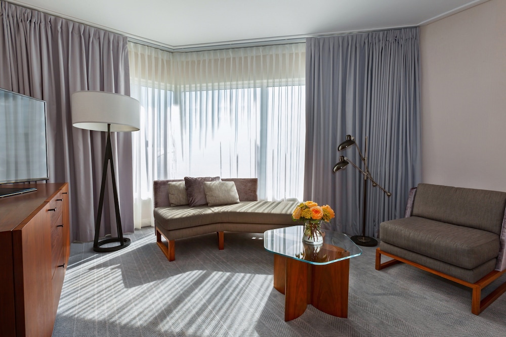 Junior Suite, 1 King Bed (High Floor)
