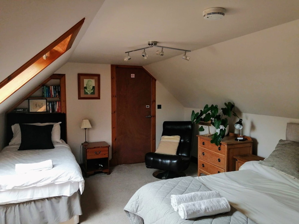 House, 2 Bedrooms photo 1