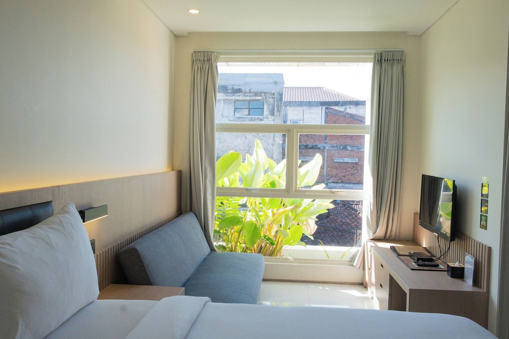 Master Suite, Balcony