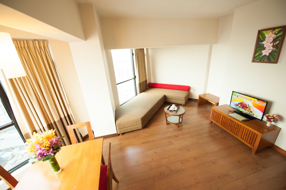 Suite Room - Photo 22