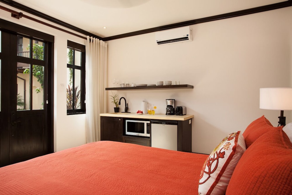 Estudio Deluxe, 1 cama Queen, Cocineta, Vista al patio (22 Calle La Ronda | 1 Recámara | 1 Baño)