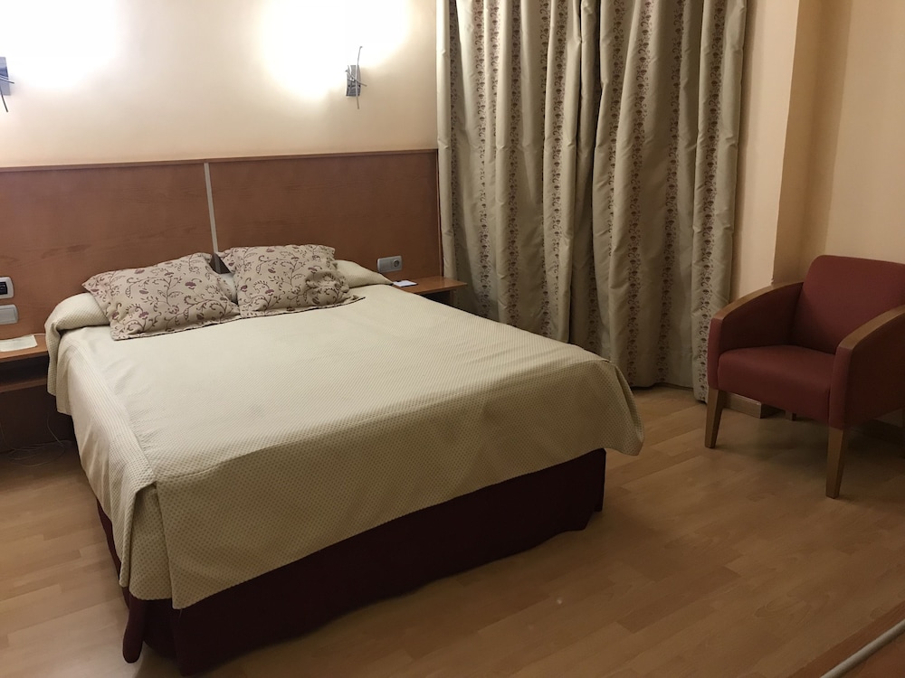Triple Room (3 Adults) - Photo 5