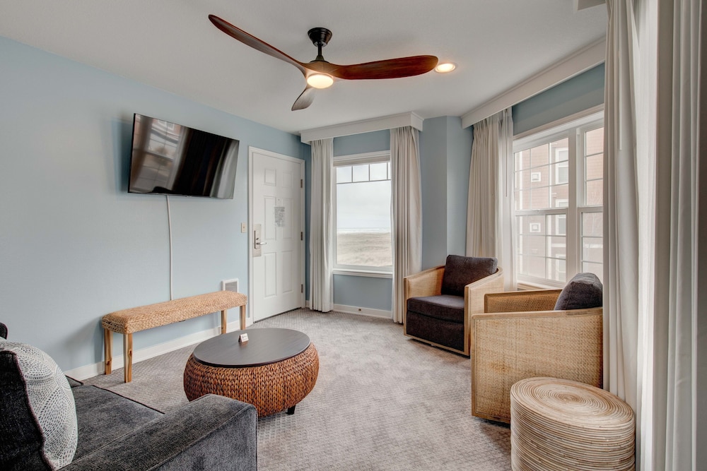 Queen Suite with Jetted Tub Partial Ocean View - Photo 1