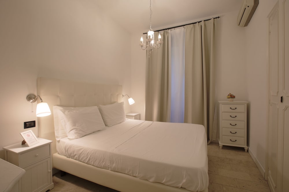 Classic Double Room (Private External Bathroom) photo 2