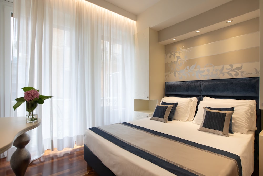 Double Room (Small) photo 3