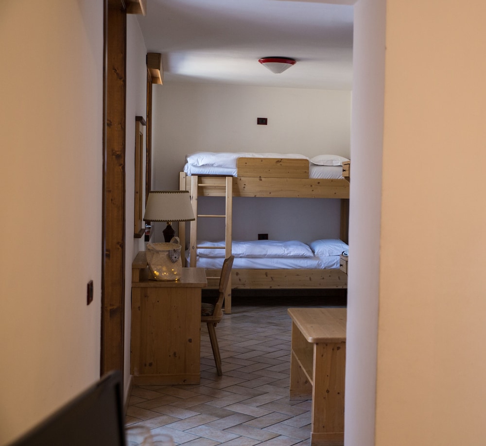 Family Room, Connecting Rooms