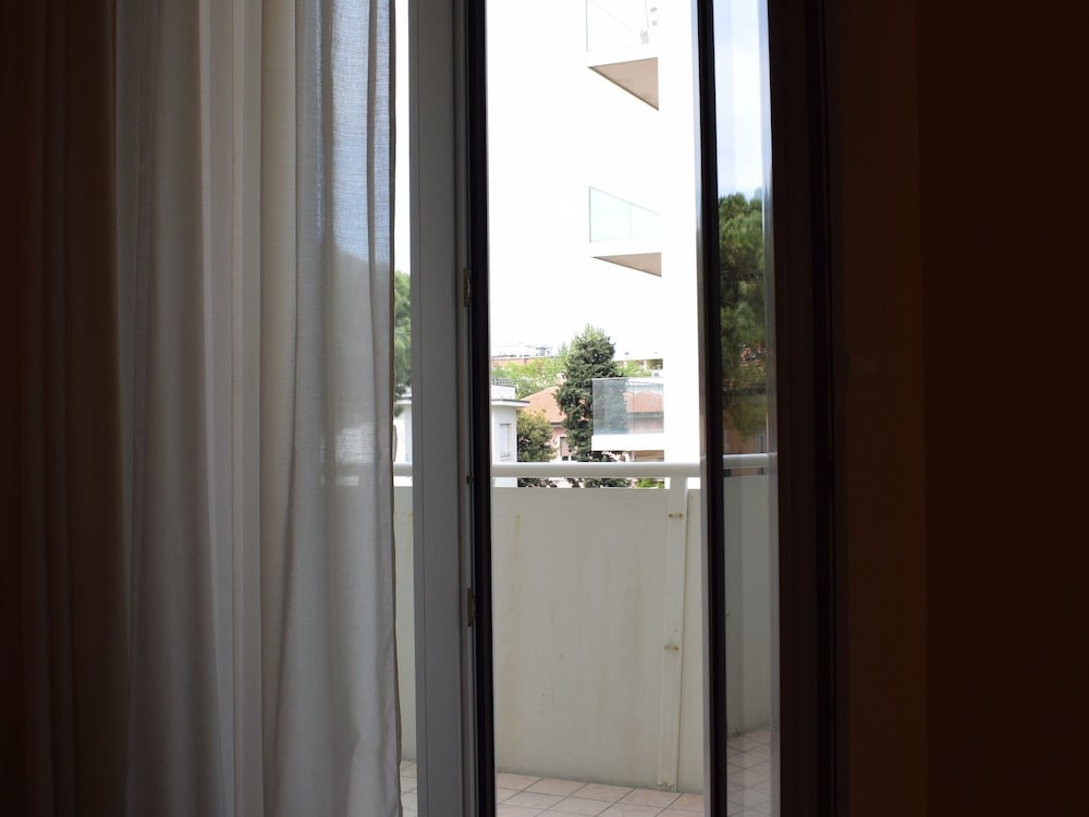 Standard Double Room - Photo 10