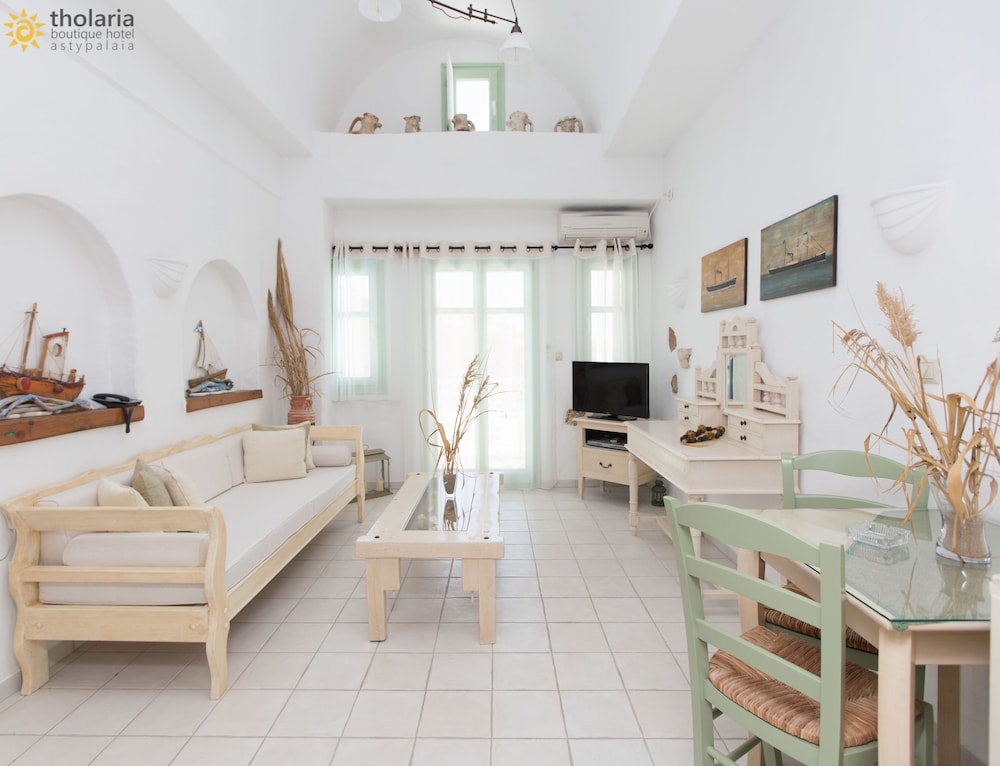 Junior Studio Suite, 1 Bedroom, Private Pool, Sea View (Armeno) photo 2