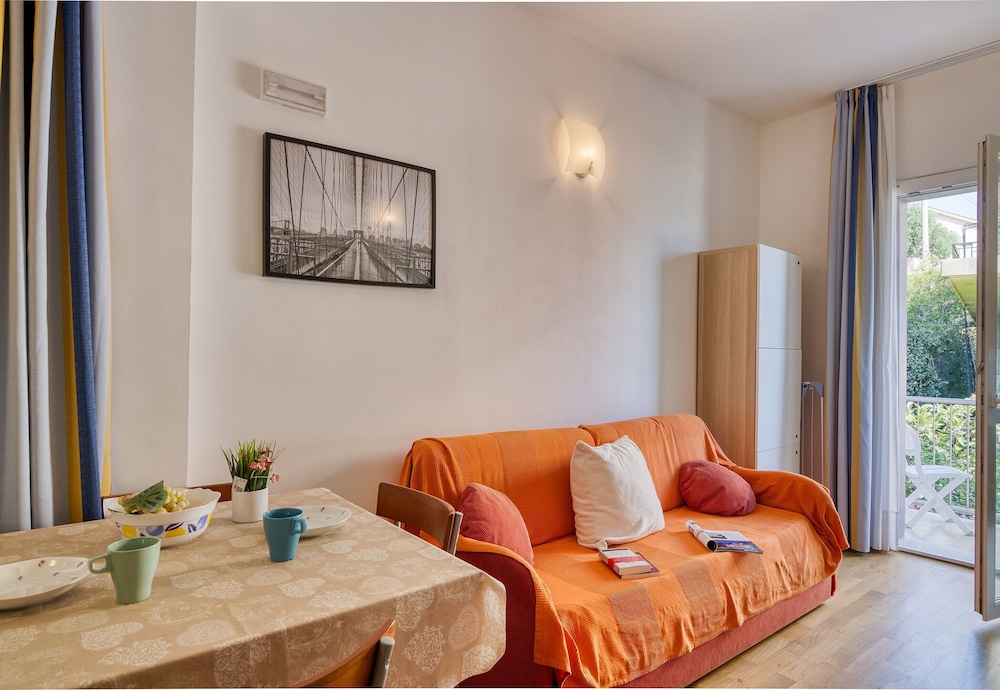 Family Apartment, Multiple Beds, Sea Facing (Frontline Beach 6 - B3 - Near To The)
