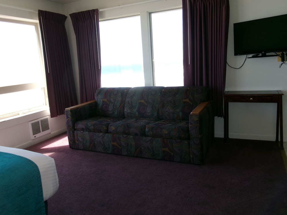 Corner Ocean View 1 Bedroom Suite (Stairs/Pets) photo 2