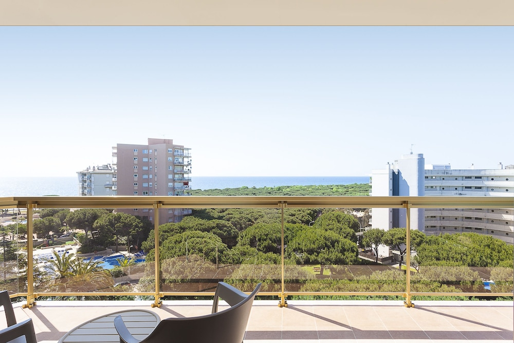 Suite (2 Adults + 1 Child) - Photo 7